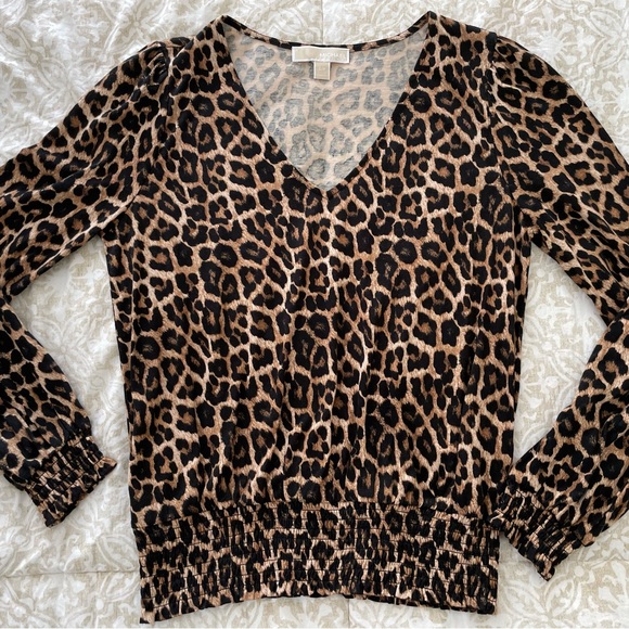 Small Michael Kors Jersey Cheetah Print V-Neck Long Sleeve Smocked Hem Shirt - Picture 6 of 6